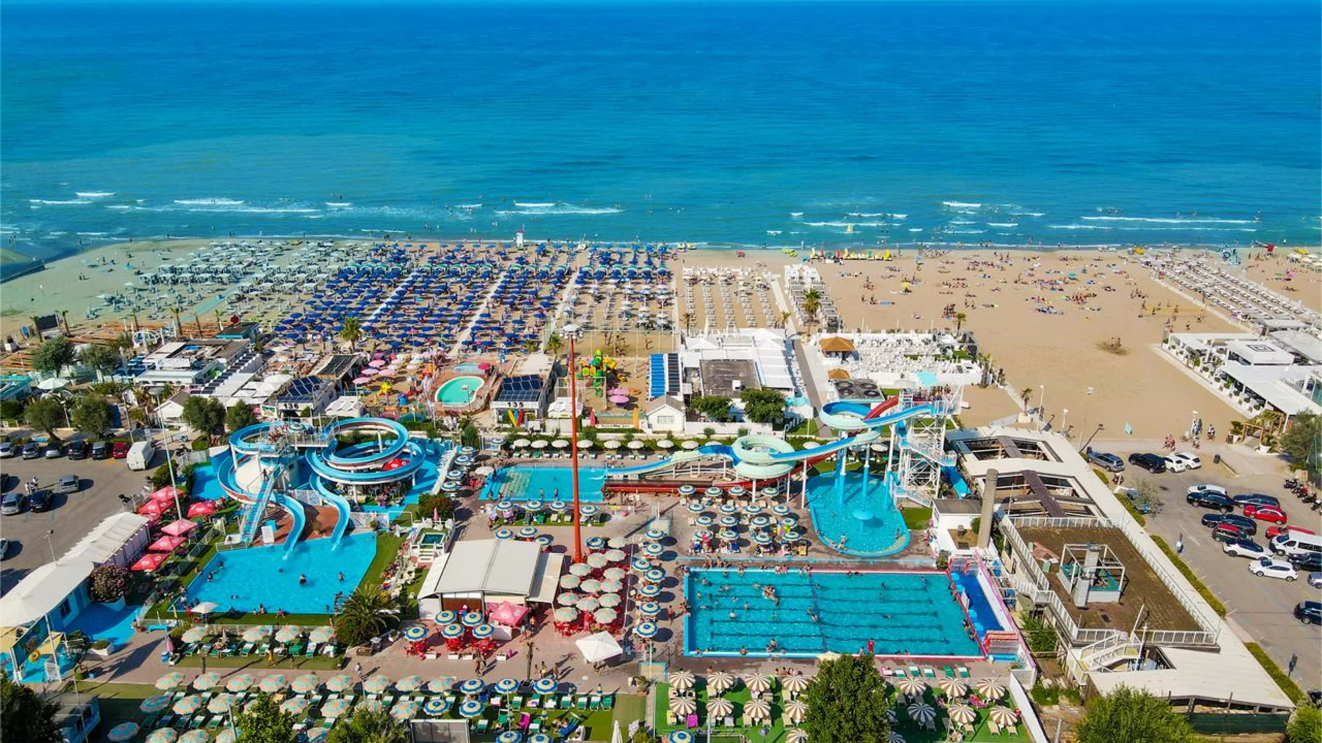 SM Hotels: ti meriti il mare tutto l’anno Beach Village Riccione Piscina